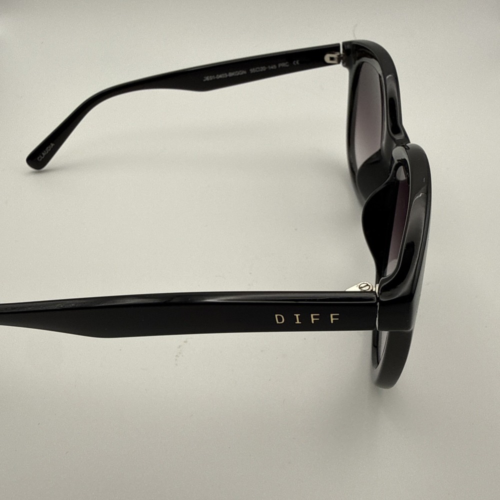 DIFF "Claudia" Oversized Thick Sunglasses Black Frame Gray Gradient Lens- Excell - Picture 3 of 9